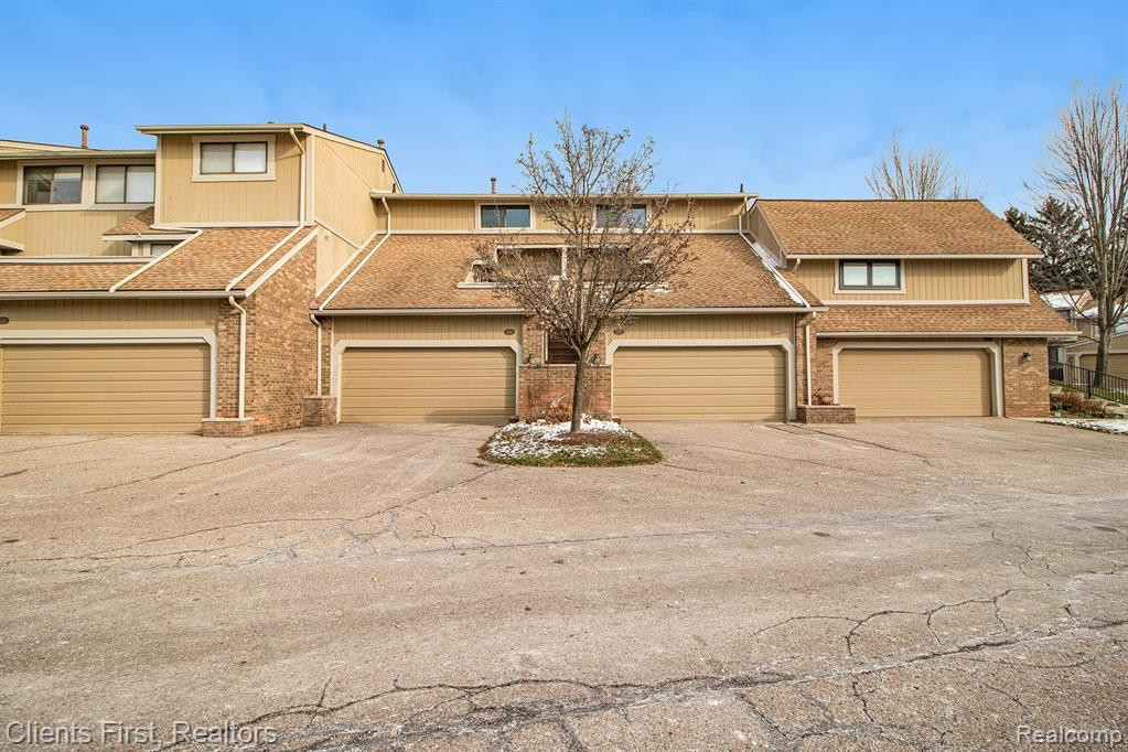 888 YORKTOWN, Northville, MI 48167 — front exterior