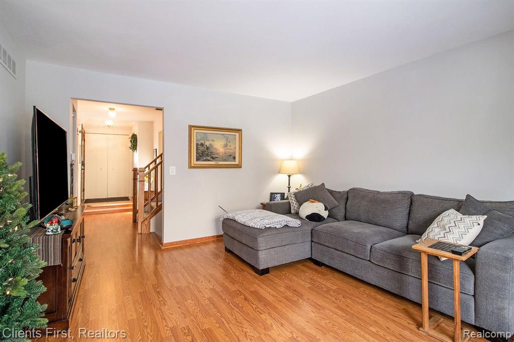 888 YORKTOWN, Northville, MI 48167 — Photo 5