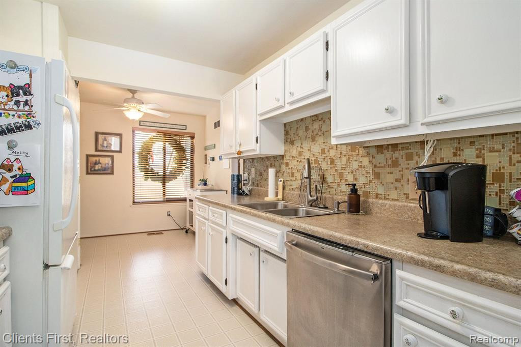 888 YORKTOWN, Northville, MI 48167 — Photo 7