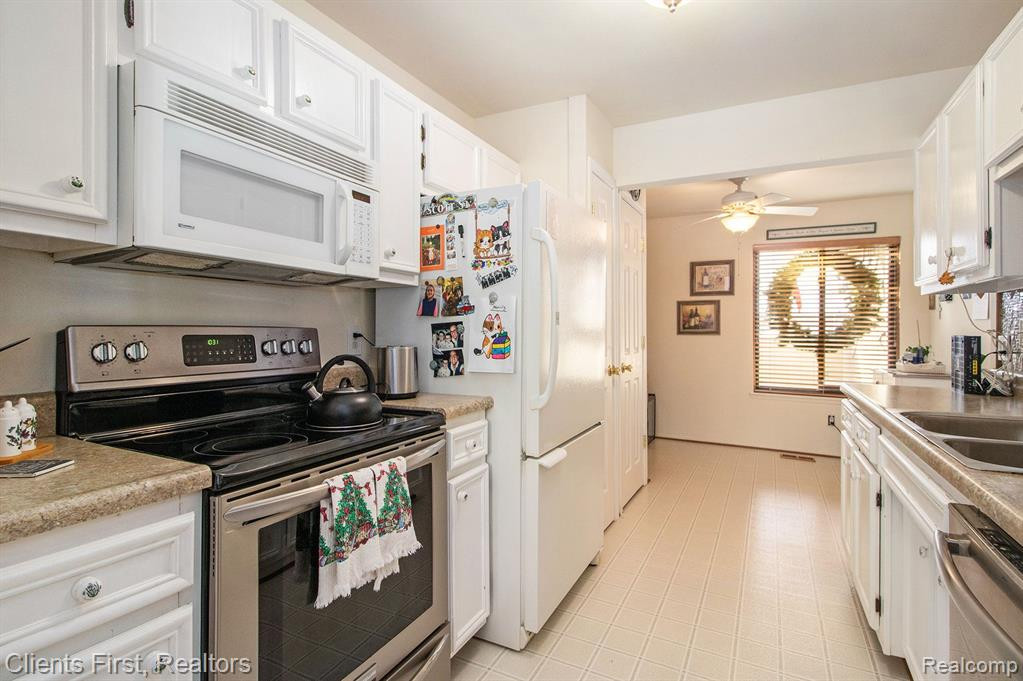 888 YORKTOWN, Northville, MI 48167 — Photo 8
