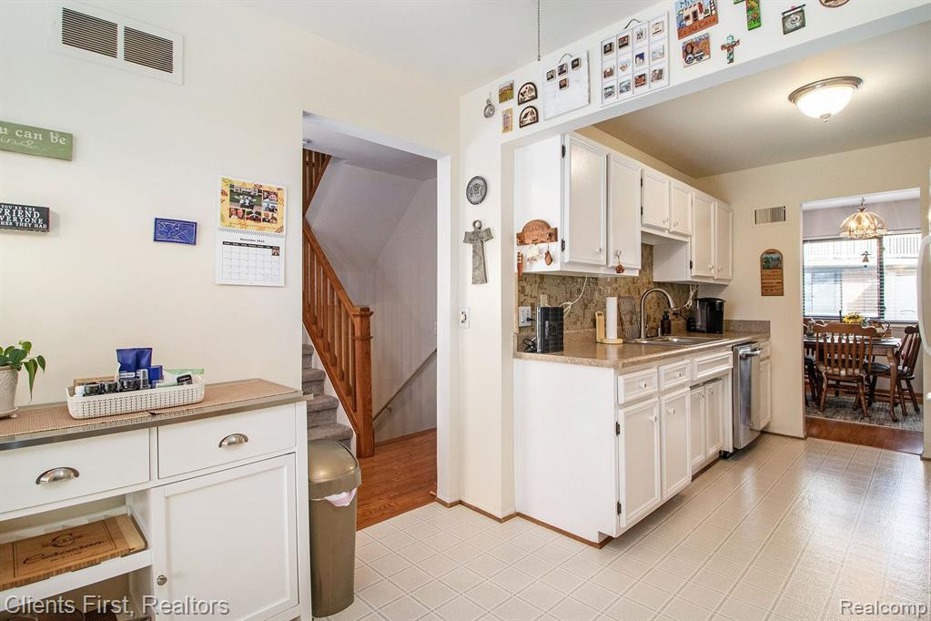 888 YORKTOWN, Northville, MI 48167 — Photo 9