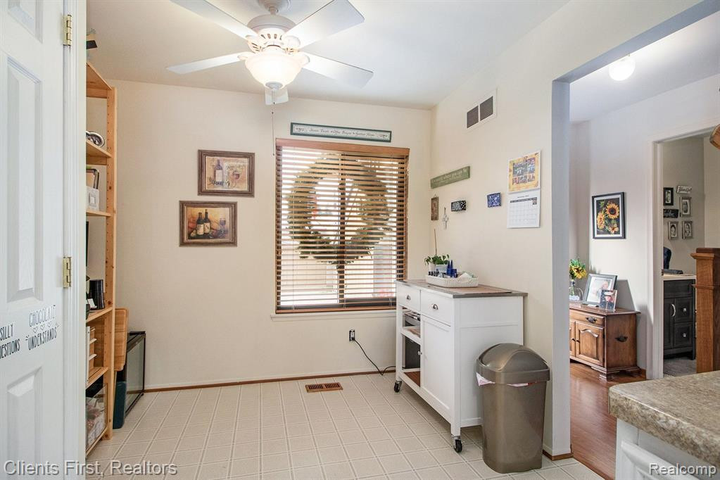 888 YORKTOWN, Northville, MI 48167 — Photo 11
