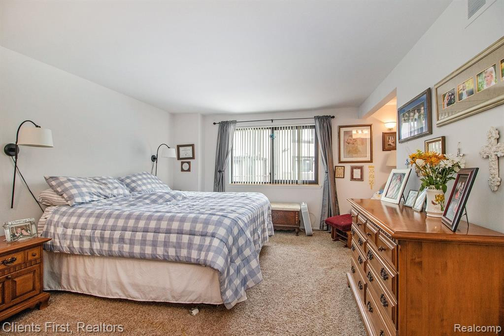 888 YORKTOWN, Northville, MI 48167 — Photo 17