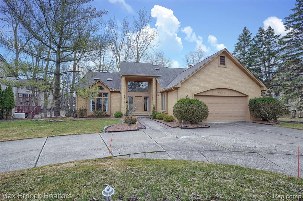 5269 POND BLUFF Drive, West Bloomfield, MI 48323 — front exterior