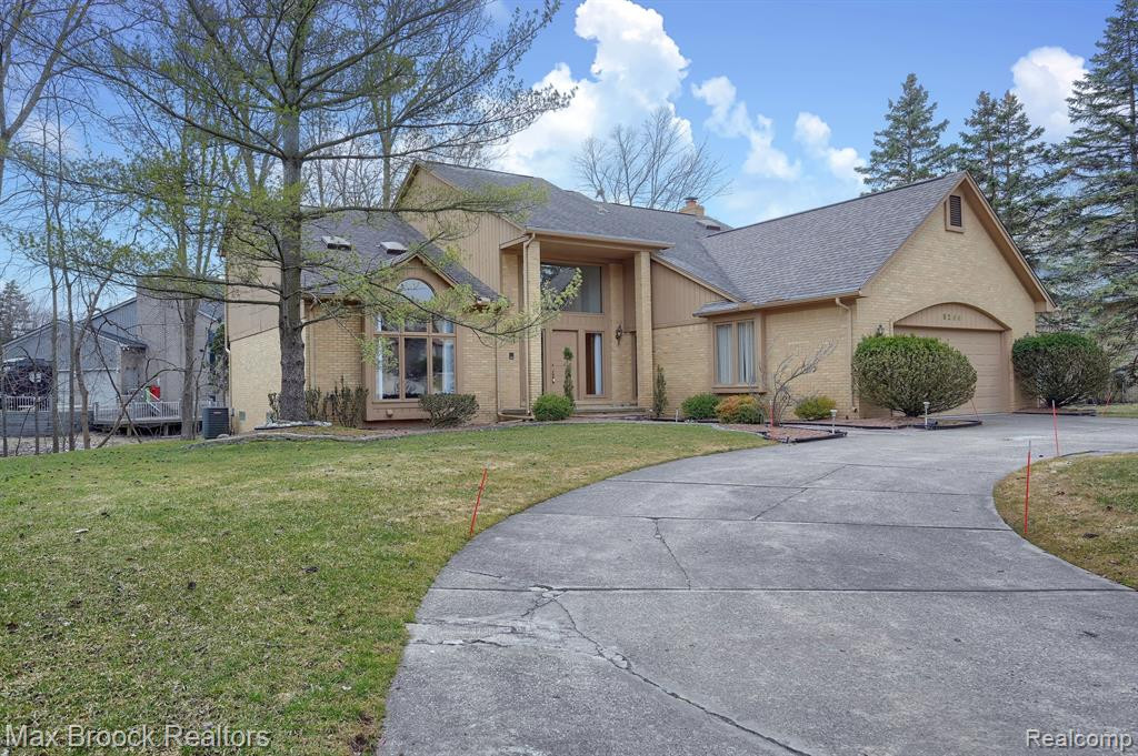 5269 POND BLUFF Drive, West Bloomfield, MI 48323 — Photo 2
