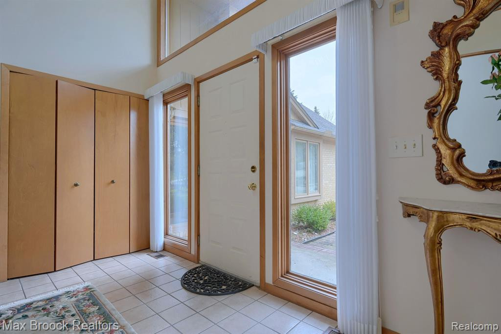 5269 POND BLUFF Drive, West Bloomfield, MI 48323 — Photo 3