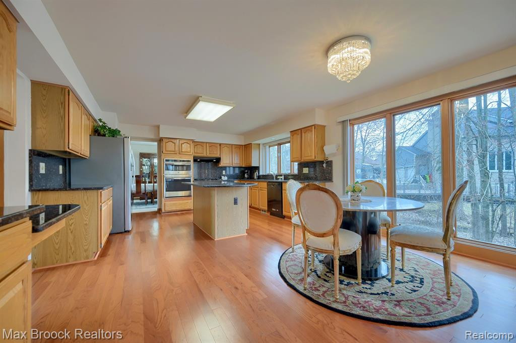 5269 POND BLUFF Drive, West Bloomfield, MI 48323 — Photo 10