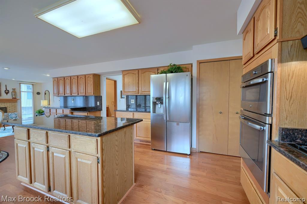 5269 POND BLUFF Drive, West Bloomfield, MI 48323 — Photo 13