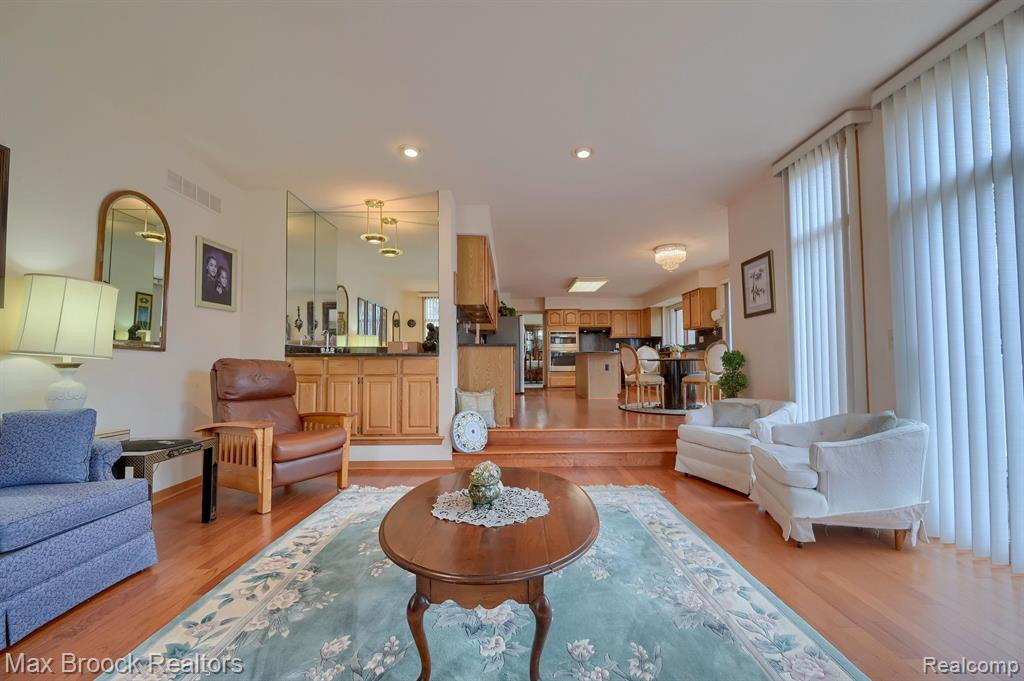 5269 POND BLUFF Drive, West Bloomfield, MI 48323 — Photo 17