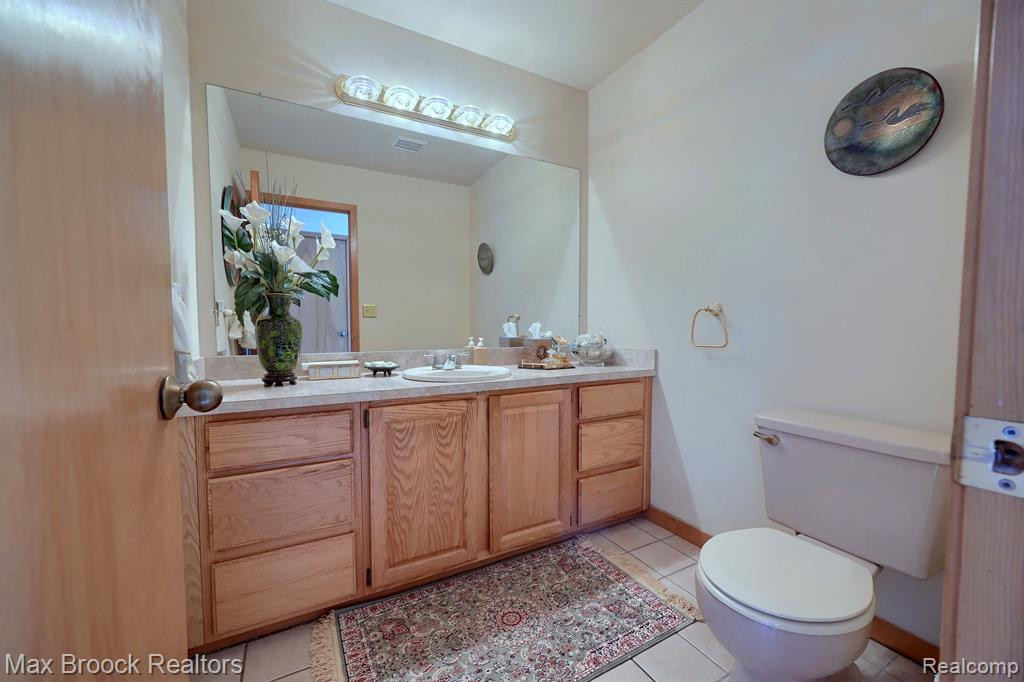 5269 POND BLUFF Drive, West Bloomfield, MI 48323 — Photo 18