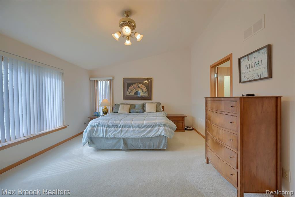 5269 POND BLUFF Drive, West Bloomfield, MI 48323 — Photo 20
