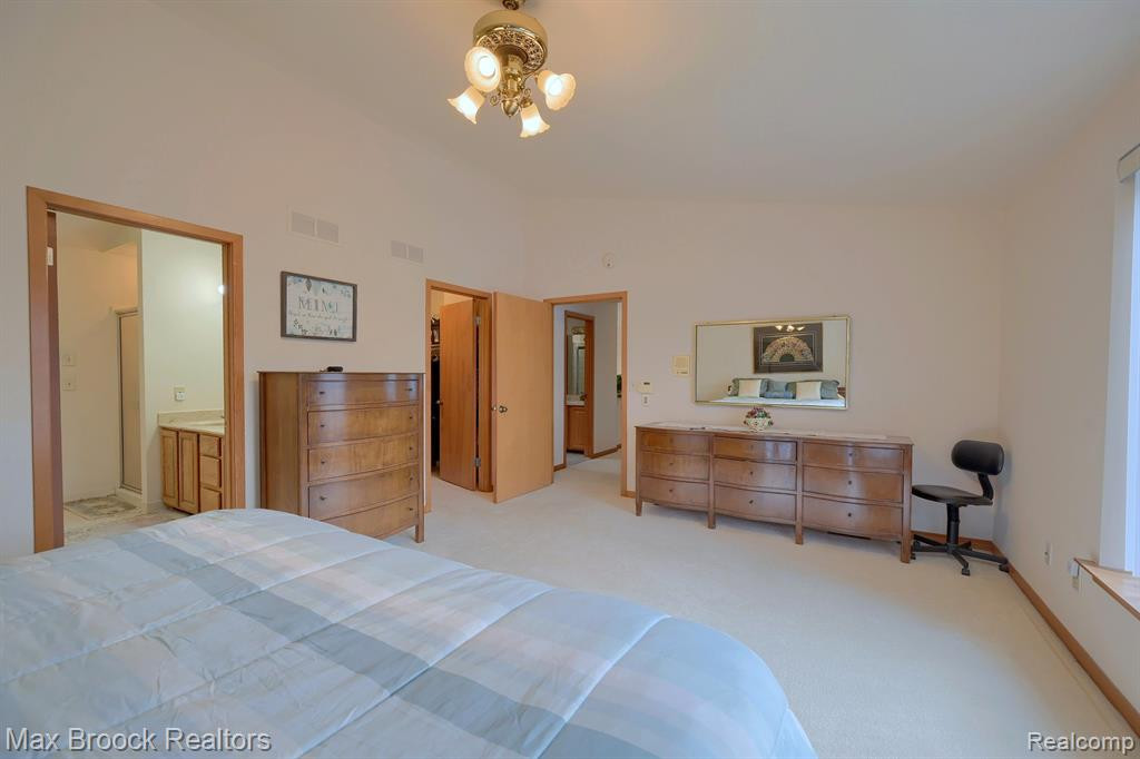 5269 POND BLUFF Drive, West Bloomfield, MI 48323 — Photo 21