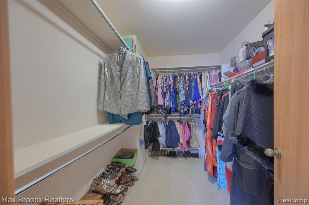 5269 POND BLUFF Drive, West Bloomfield, MI 48323 — Photo 22
