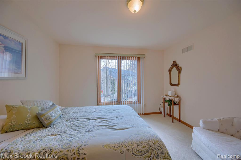 5269 POND BLUFF Drive, West Bloomfield, MI 48323 — Photo 26