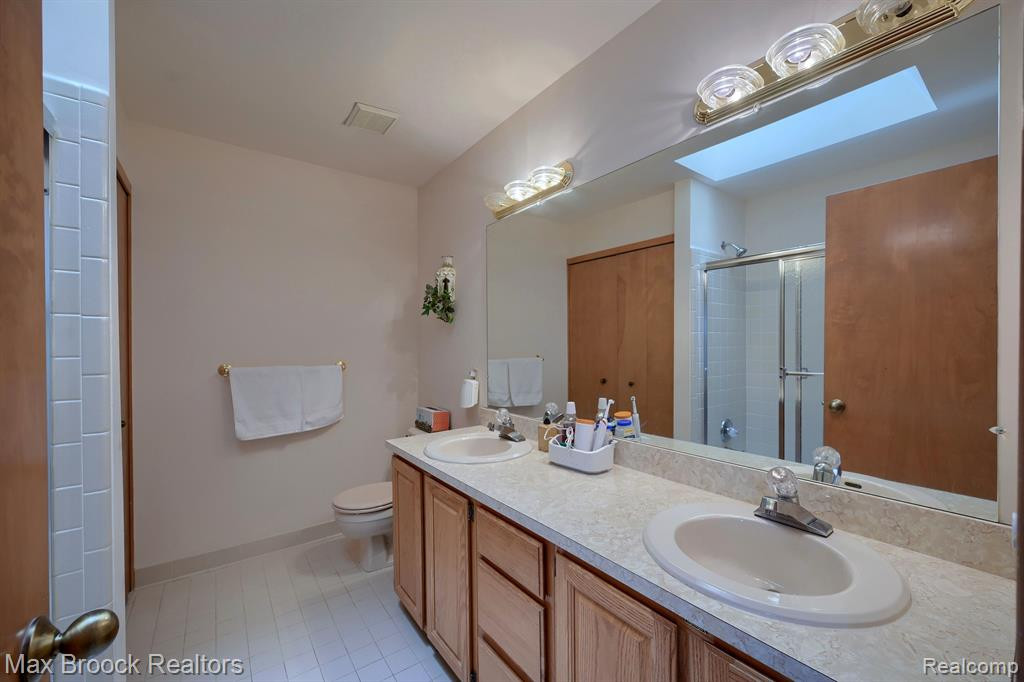 5269 POND BLUFF Drive, West Bloomfield, MI 48323 — Photo 29