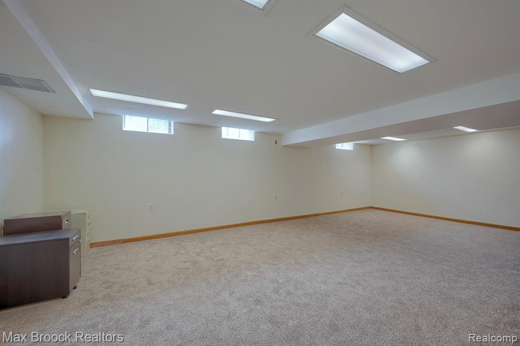 5269 POND BLUFF Drive, West Bloomfield, MI 48323 — Photo 31