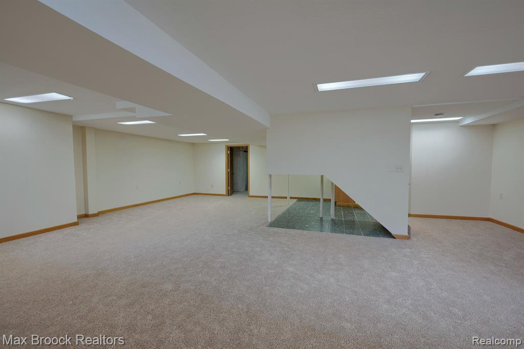 5269 POND BLUFF Drive, West Bloomfield, MI 48323 — Photo 32