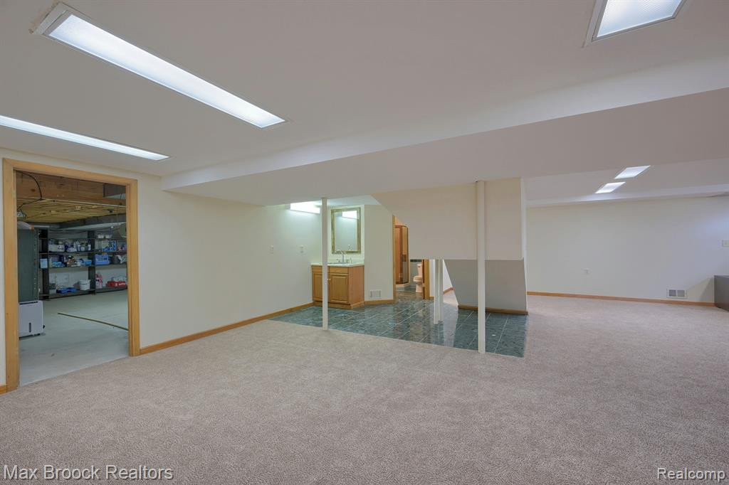 5269 POND BLUFF Drive, West Bloomfield, MI 48323 — Photo 33
