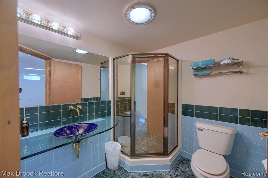 5269 POND BLUFF Drive, West Bloomfield, MI 48323 — Photo 34