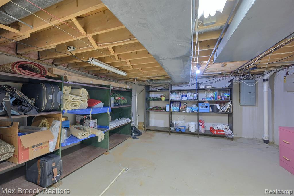 5269 POND BLUFF Drive, West Bloomfield, MI 48323 — Photo 35