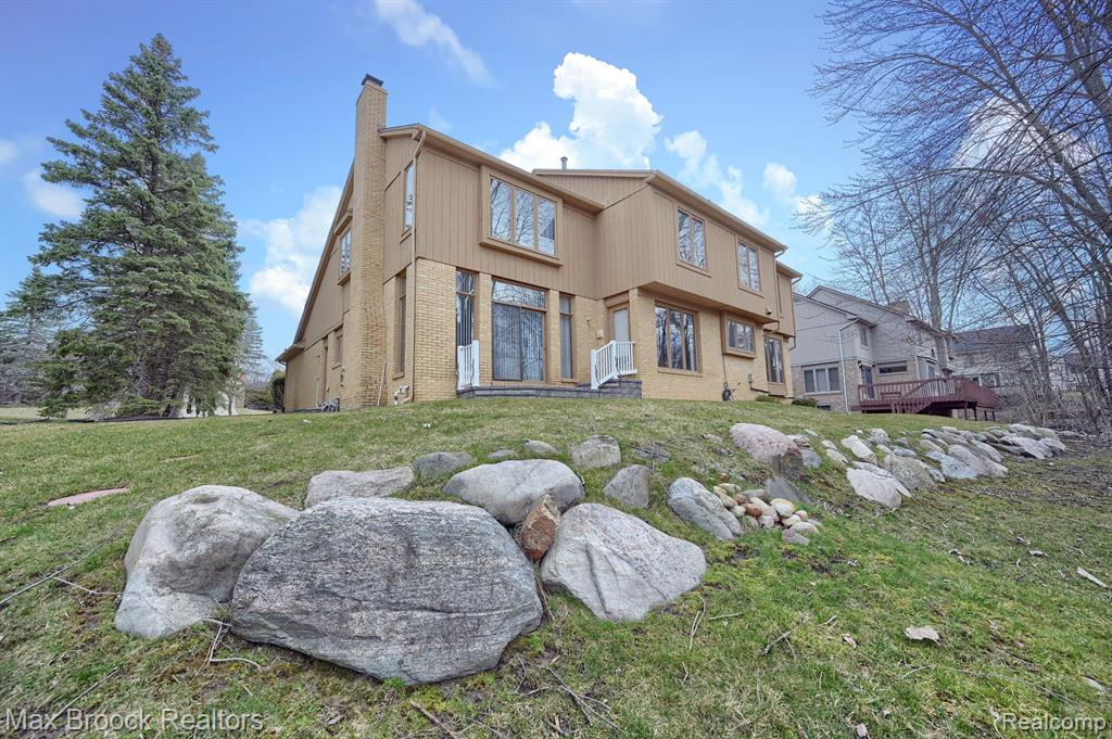 5269 POND BLUFF Drive, West Bloomfield, MI 48323 — Photo 36