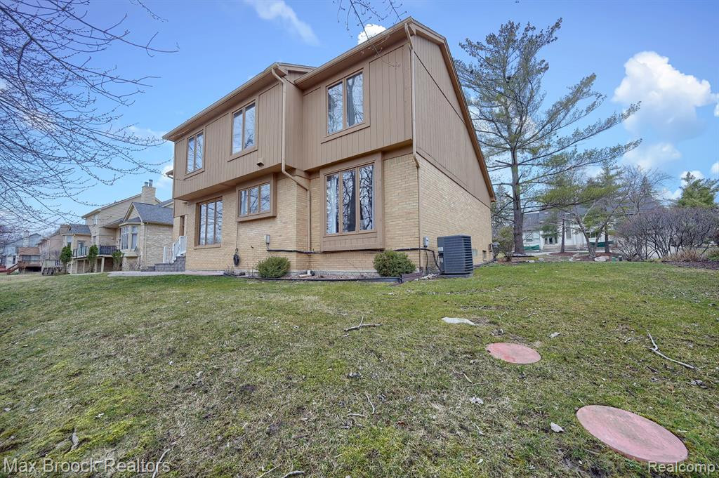 5269 POND BLUFF Drive, West Bloomfield, MI 48323 — Photo 37