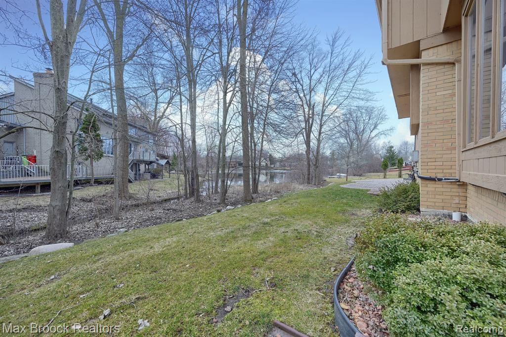 5269 POND BLUFF Drive, West Bloomfield, MI 48323 — Photo 40