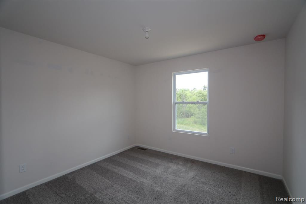 530 LAKE VILLAGE Avenue, Waterford, MI 48328 — Photo 5