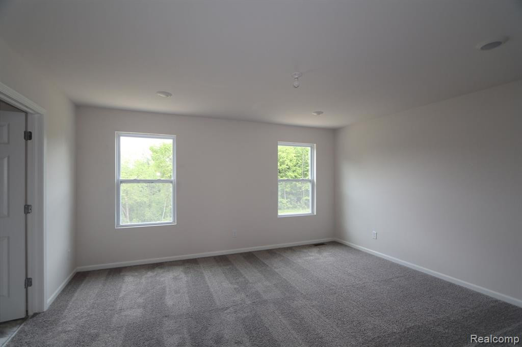 530 LAKE VILLAGE Avenue, Waterford, MI 48328 — Photo 8
