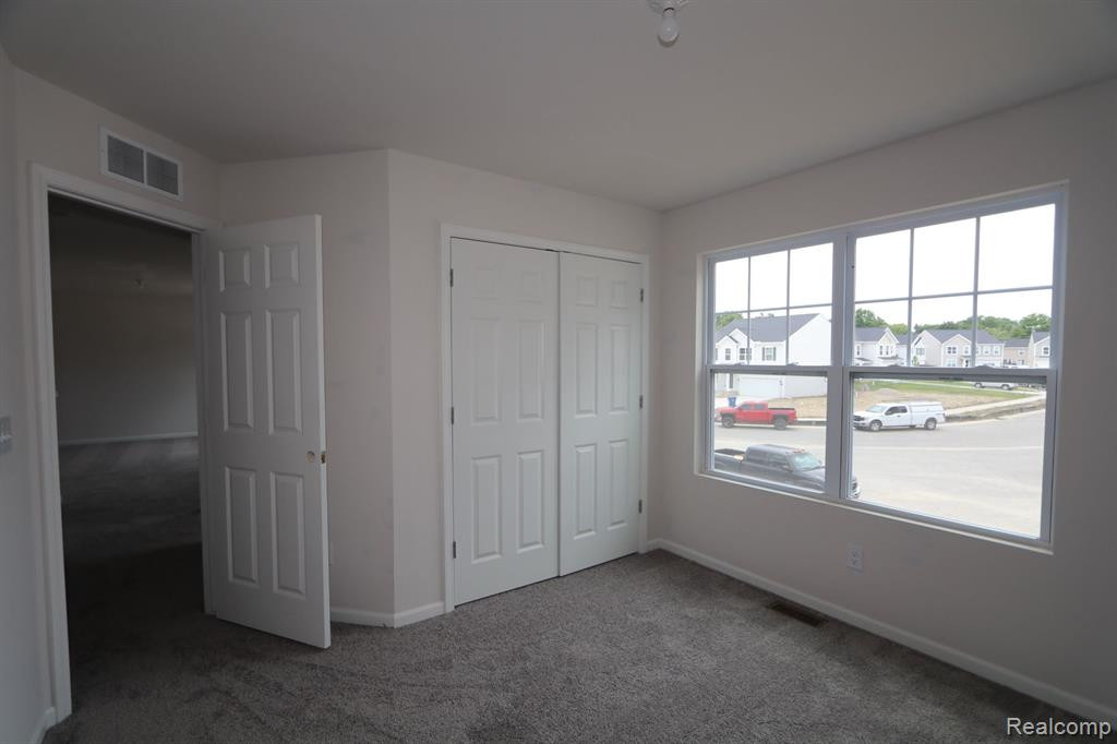 530 LAKE VILLAGE Avenue, Waterford, MI 48328 — Photo 10