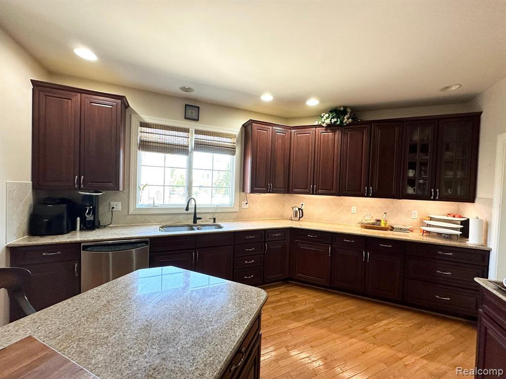 50734 CHESAPEAKE Drive, Novi, MI — Photo 17