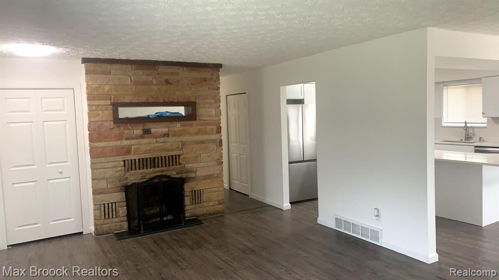 5444 HEARST Road, Shelby Twp, MI 48317 — Photo 3