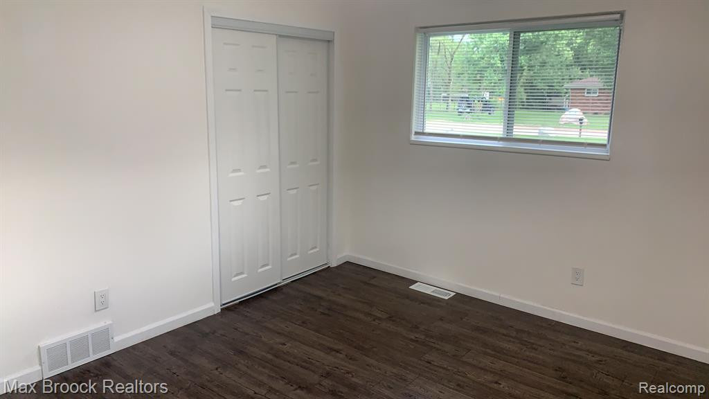 5444 HEARST Road, Shelby Twp, MI 48317 — Photo 11