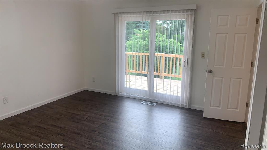 5444 HEARST Road, Shelby Twp, MI 48317 — Photo 12