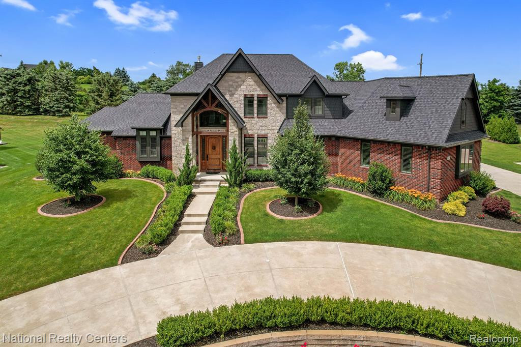 10438 STONEY POINT Drive, South Lyon, MI 48178 — Photo 2