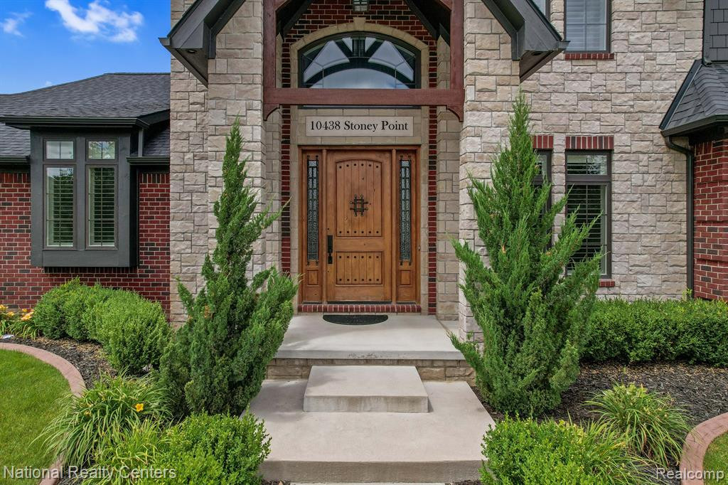 10438 STONEY POINT Drive, South Lyon, MI 48178 — Photo 4