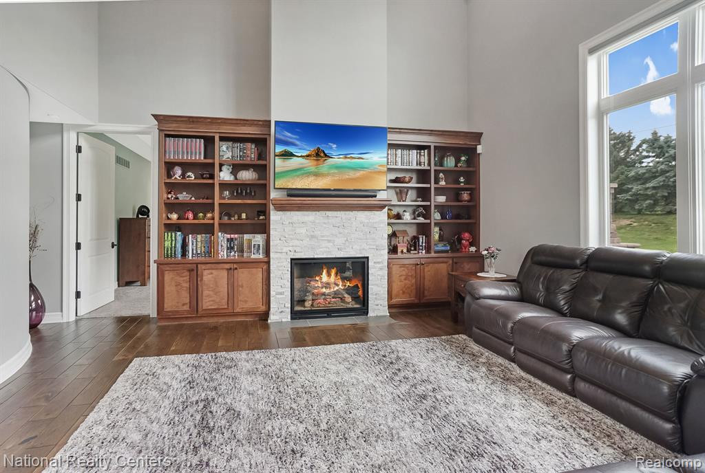 10438 STONEY POINT Drive, South Lyon, MI 48178 — Photo 9
