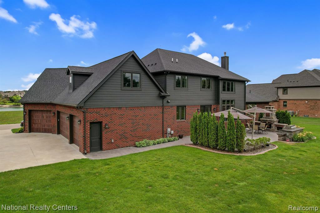 10438 STONEY POINT Drive, South Lyon, MI 48178 — Photo 36