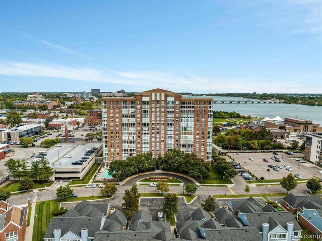 250 E HARBORTOWN Drive, 904, Detroit, MI 48207 — Photo 2