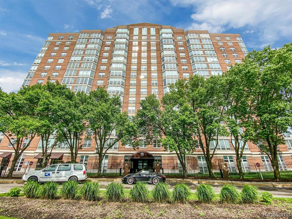 250 E HARBORTOWN Drive, 904, Detroit, MI 48207 — Photo 5