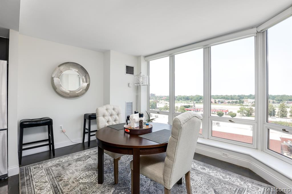 250 E HARBORTOWN Drive, 904, Detroit, MI 48207 — Photo 12