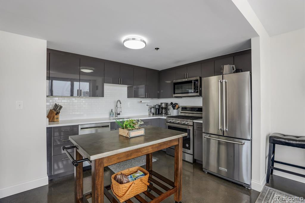 250 E HARBORTOWN Drive, 904, Detroit, MI 48207 — Photo 16