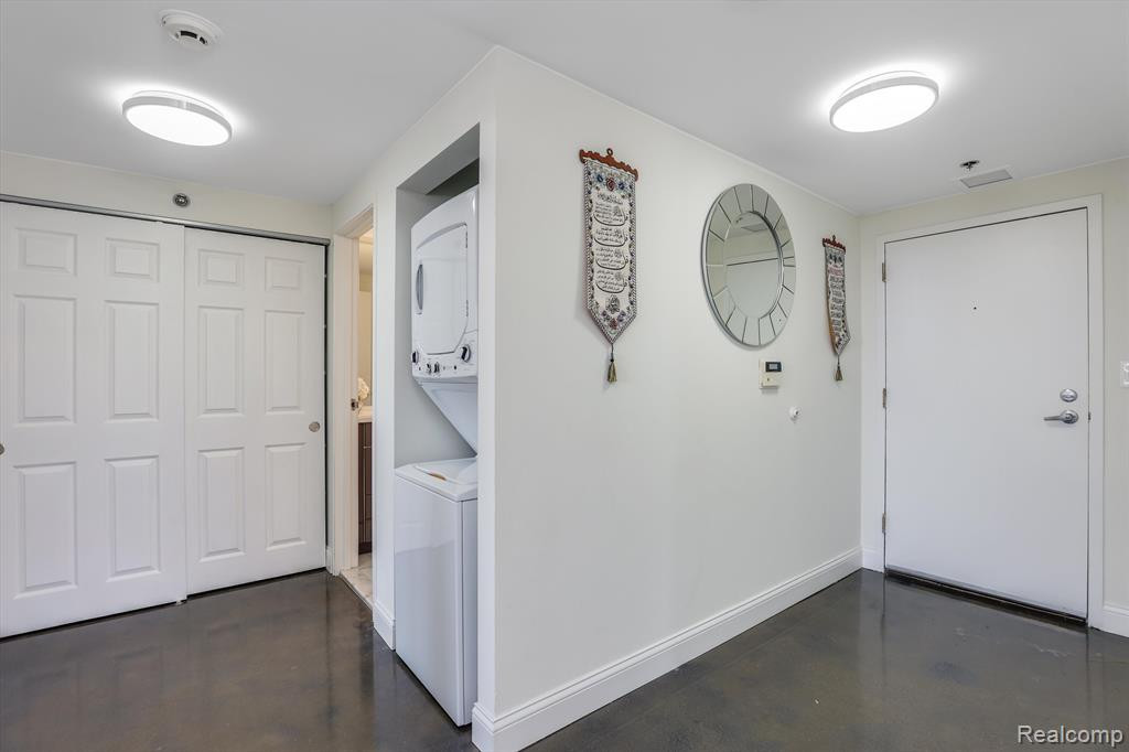 250 E HARBORTOWN Drive, 904, Detroit, MI 48207 — Photo 17