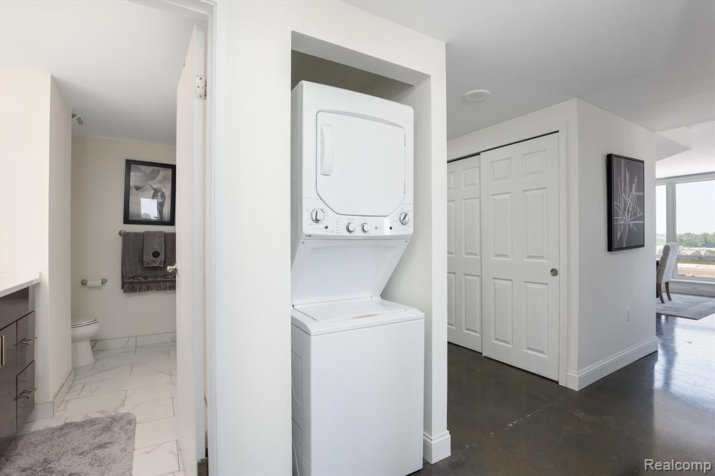 250 E HARBORTOWN Drive, 904, Detroit, MI 48207 — Photo 18