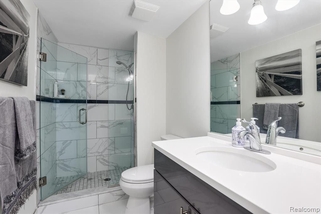 250 E HARBORTOWN Drive, 904, Detroit, MI 48207 — Photo 21