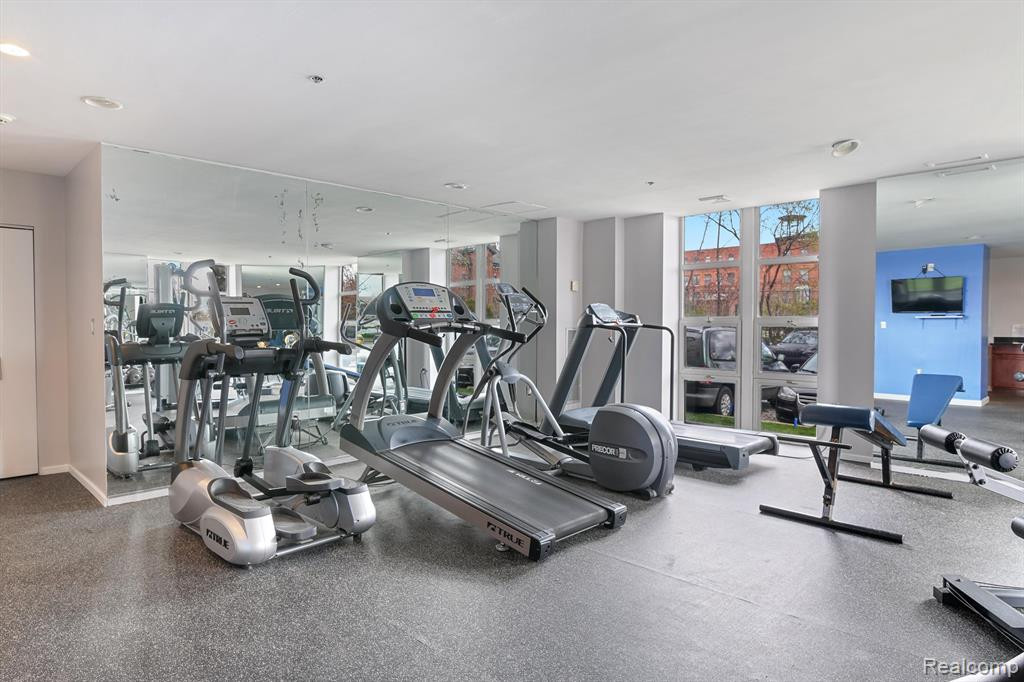 250 E HARBORTOWN Drive, 904, Detroit, MI 48207 — Photo 30