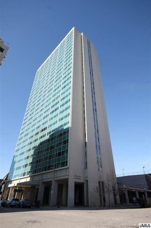 555 E WILLIAM Street, 22d, Ann Arbor, MI 48104 — front exterior