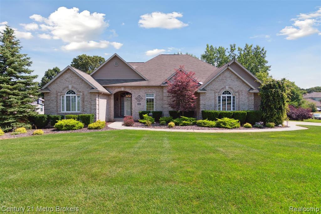 4314 OAK TREE Trail, Fenton, MI 48430 — front exterior