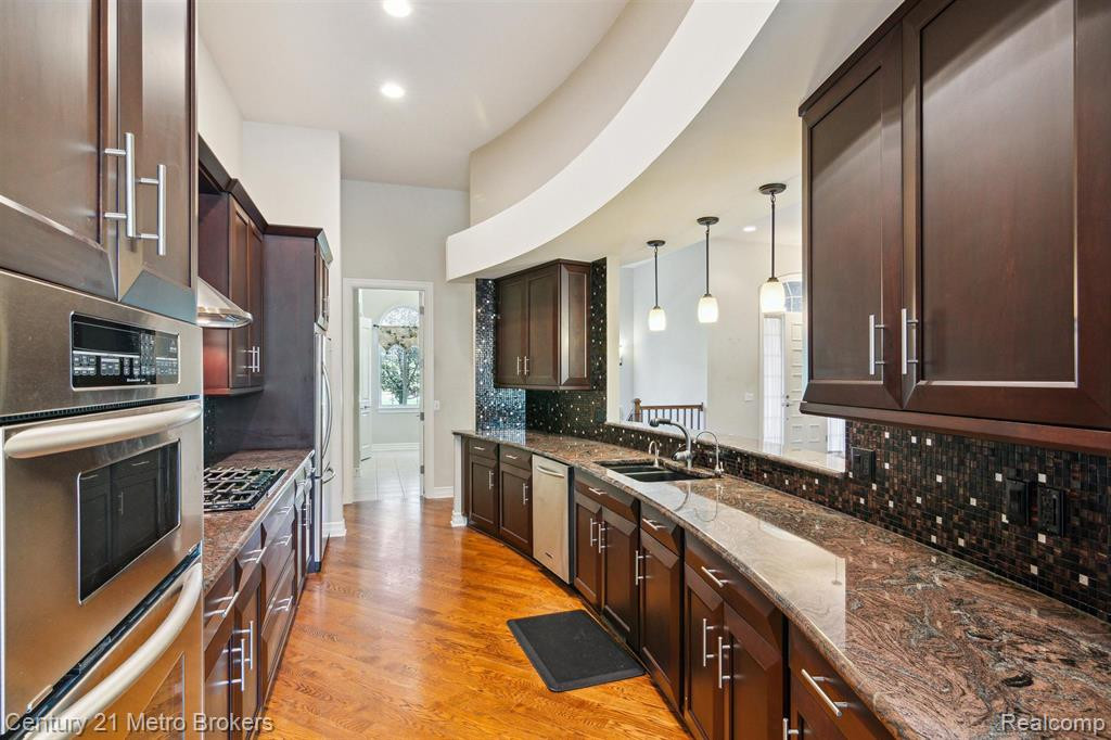 4314 OAK TREE Trail, Fenton, MI 48430 — Photo 12