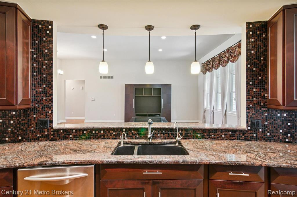 4314 OAK TREE Trail, Fenton, MI 48430 — Photo 13